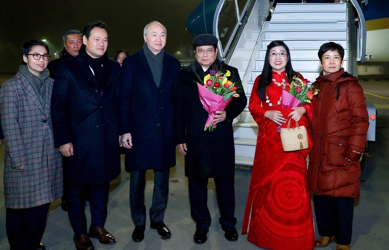 PM Chinh begins working visit to Switzerland for 55th WEF meeting